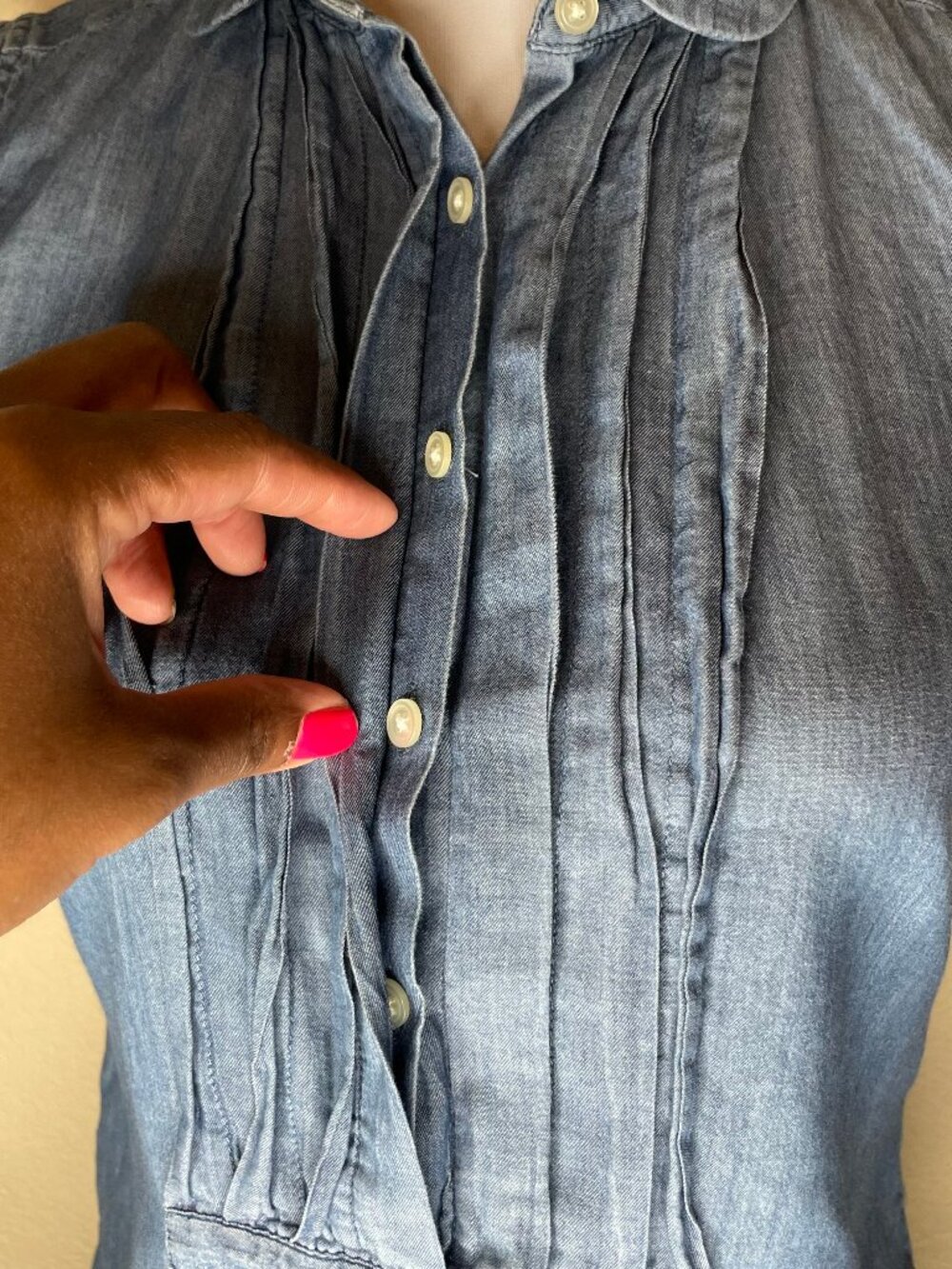 LOFT Western Indie Chambray Pintuck Sleeveless Popover Henley Denim Shirt SP - Picture 4 of 12